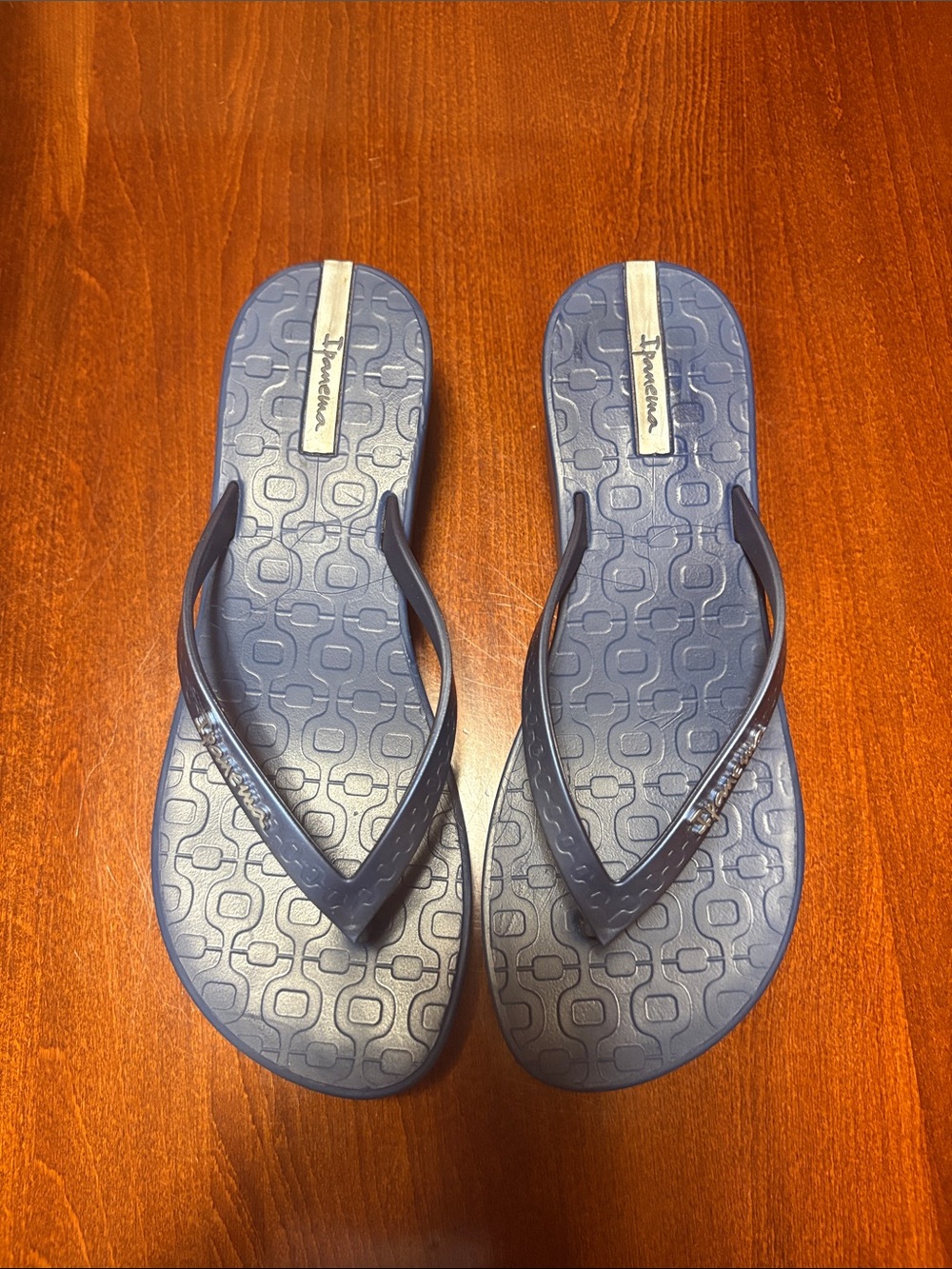 Ipanema Navy Blue Textured Flip Flop Sandals size 7